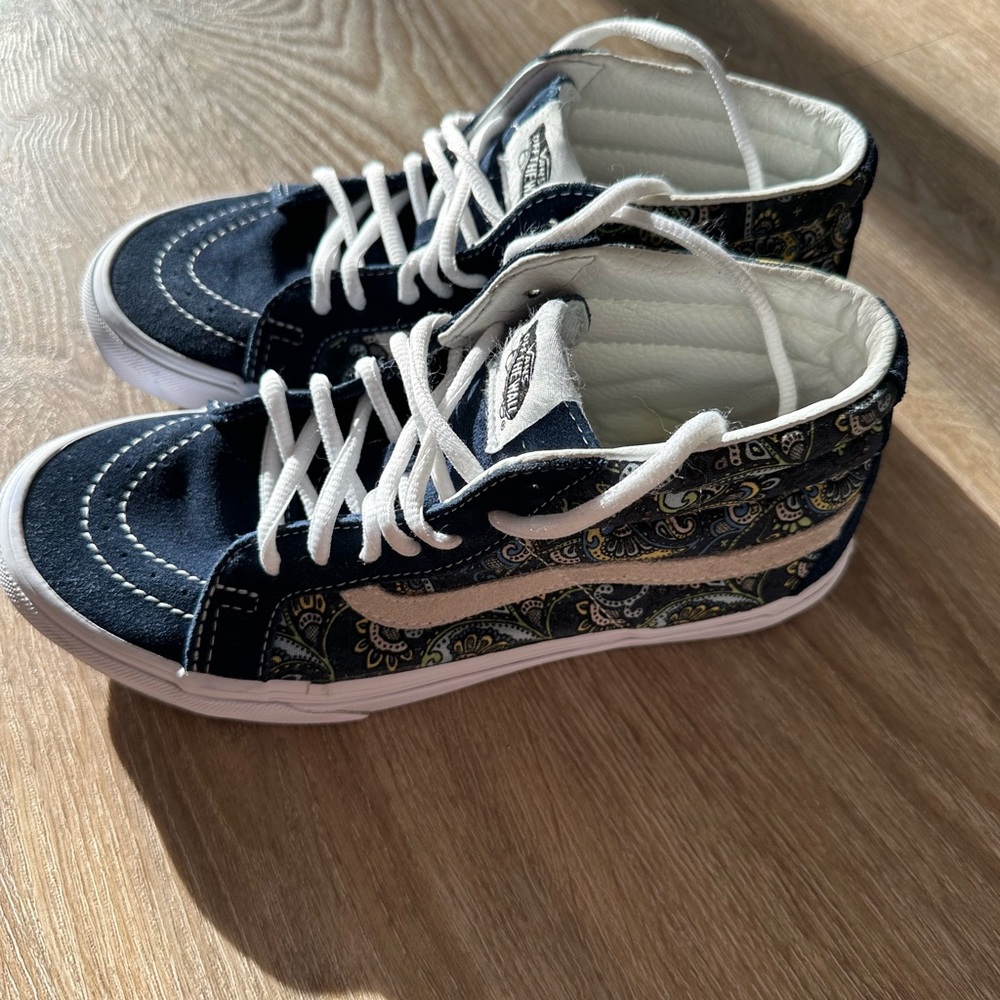 Vans Kids High-Top Sneakers in Navy, White and Paisley Accent